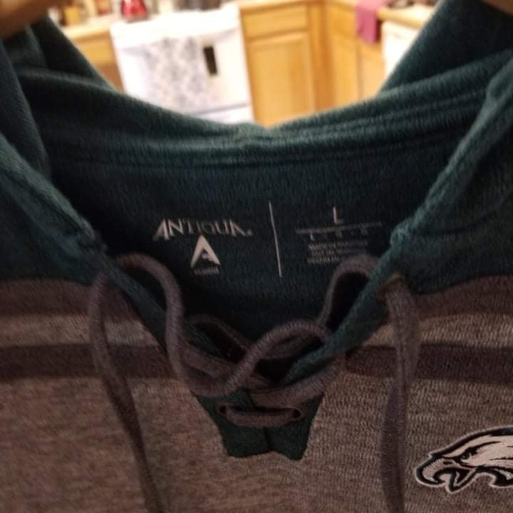 Philadelphia Eagles Women’s Lace-Up Hoodie